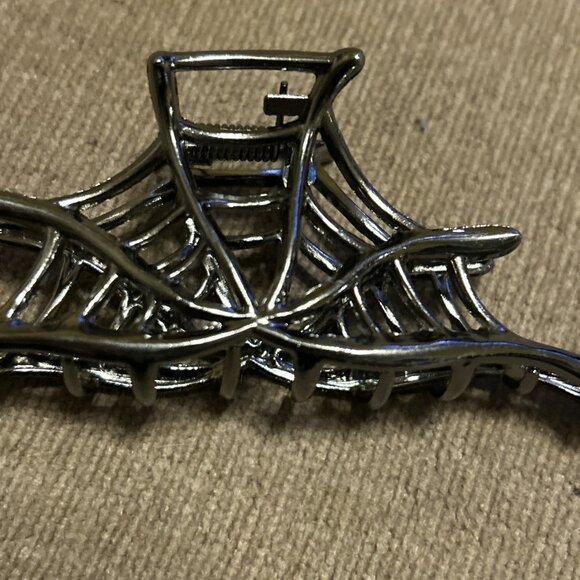 Spider Web Hair Clip Claw 4”long X 2” High  Dark Silver Color Goth Emo Punk New - Picture 3 of 6